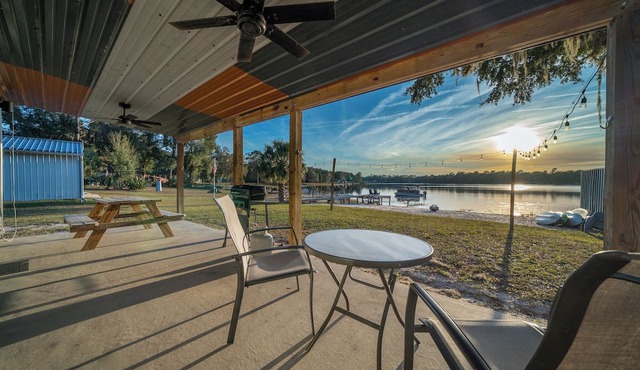 Lakeside Getaway with Kayaks!