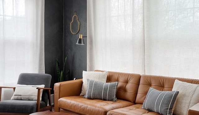 Pinterest-worthy retreat in the heart of Dallas. The Valdivian offers a spacious, sunlit escape with curated decor, a dreamy coffee station, gated parking, and a superhost who thinks of everything. Steps from Bishop Arts. Guests call it a hidden gem.