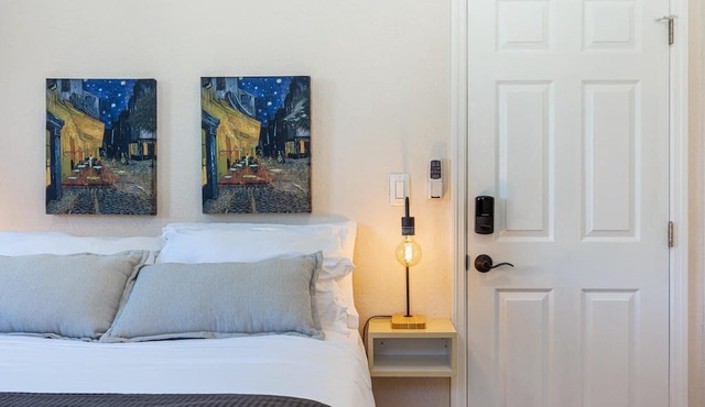 Azure: Mins to Las Olas & Beach, FIFA Perfect