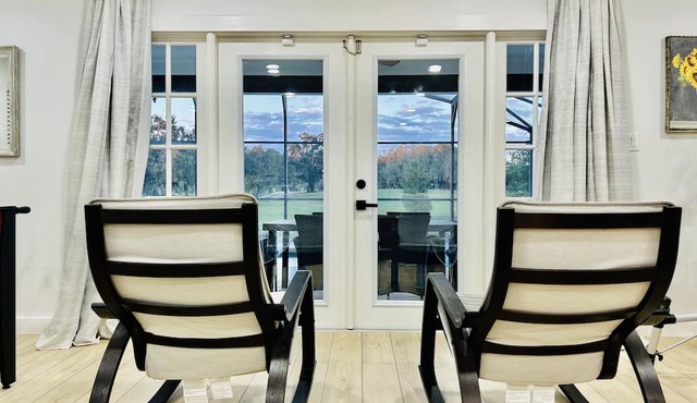 Generations Gateway - King bedroom Suite, Sauna, and Screened in Pool.