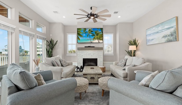 My Blue Heaven - Ocean side - Private Pool and Spa! 4BD/4BA. Sleeps 18 in Galveston