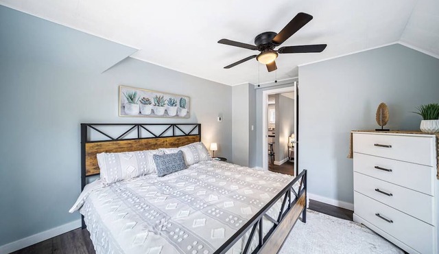 Beautifully updated Entire Duplex! Sleeps 10! in Lakewood