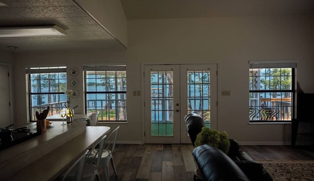 Daybreak at The Dock House, 3-bedroom house located on beautiful Caddo Lake in Mooringsport