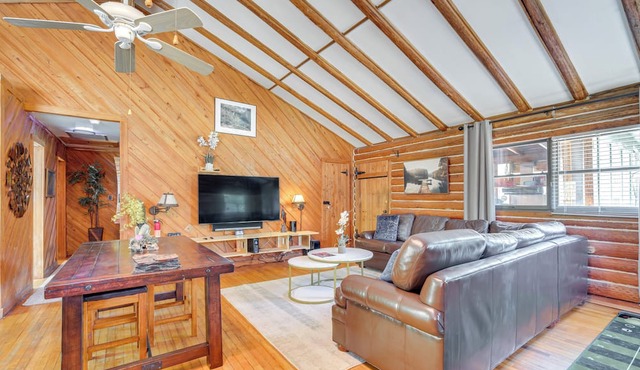 Pet-Friendly Log Cabin in Florida Countryside! in High Springs