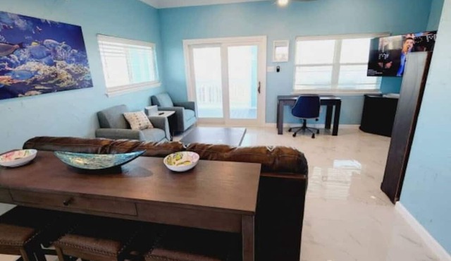 Acapulco Beach House (Upstairs)