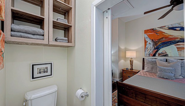 Charming flat on Washington Ave Strip Newly Renovated