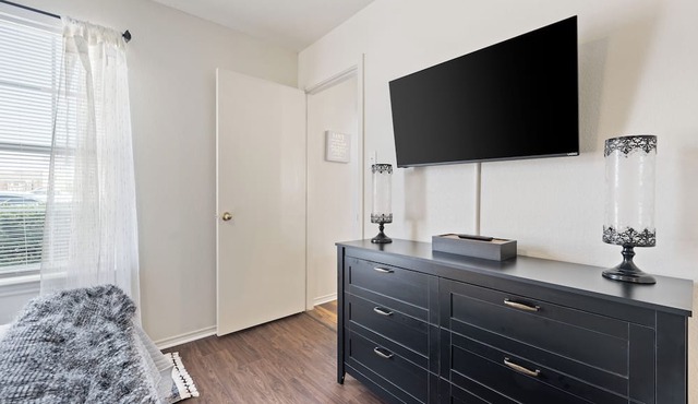 2-bedroom apartment in delightful Killeen with WiFi, AC