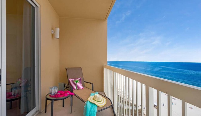 GULFFRONT 2-1007 West! Enjoy Free Beach Service and Activities!