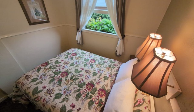 Family-Friendly Room with Seperate Queen Bedroom and Two Twin Bedroom w/parking in San Francisco