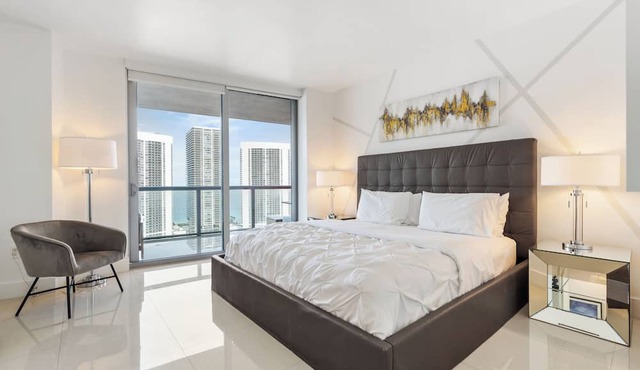 Sleek & Spacious 3-BR Condo at Miami's Beachwalk Resort