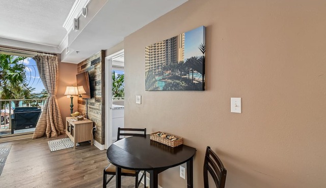 4th Flr 1 Bdrm+Bunks/2Bath. Upgraded! Sleeps 6
