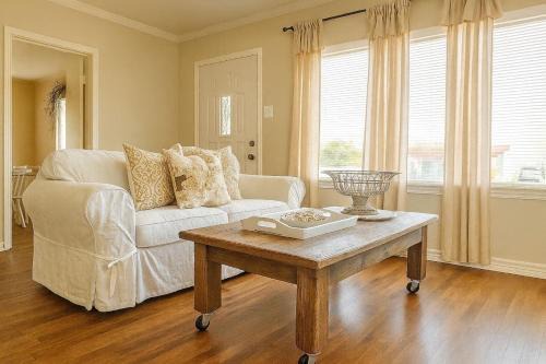Cozy Cottage Centrally Located WorkerFriendly