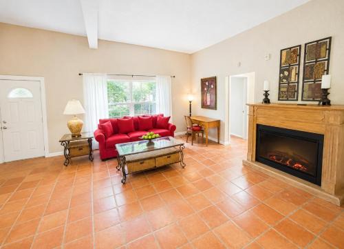 Sarasota Family Stay Near Beach & SRQ Airport sleep 11