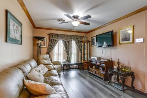 Explore Baton Rouge! Cozy Retreat w/Private Yard