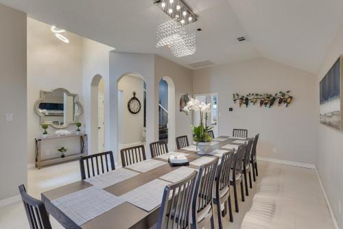 Prestigious 5BR 3B Home with Pool Sauna Game Room & Bar