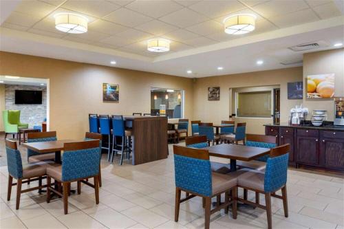 Springplace Inn & Suites