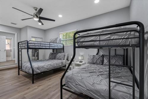 Charming & Renovated Home 20 Minutes from Tampa