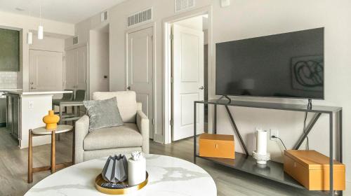Landing Apartments - Gateway Commons