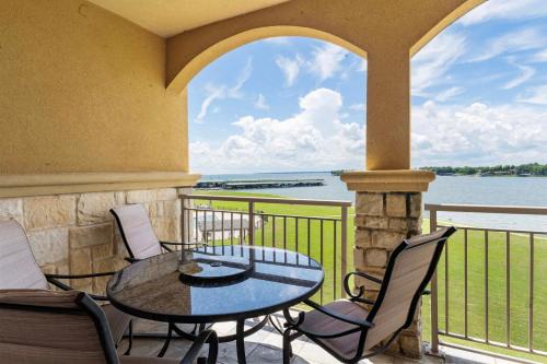 Lakefront Paradise with Stunning Views!
