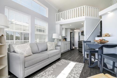 Fiesta Key RV Resort Waterfront Cottage 33