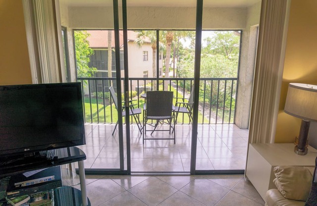 Making The Best Memories Along The Way! 2 Great Units, Free Parking, Kitchenette