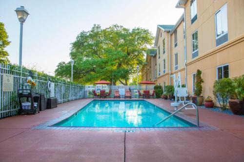 Hampton Inn Suites 